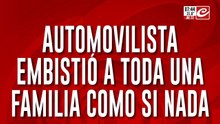 Tremendo video muestra cómo automovilista embiste a una familia entera