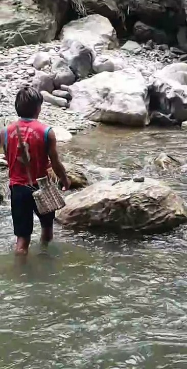 cast net fishing in Nepal |