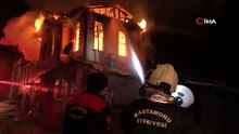 Üç katlı tarihi konak yangında küle döndü
