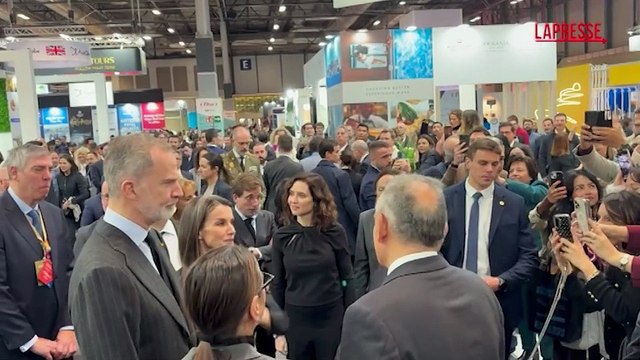 Spagna, Re Felipe VI e la regina Letizia allo stand italiano alla fiera del turismo Fitur