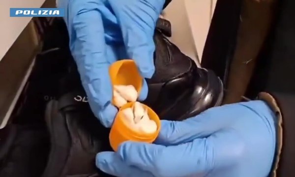 Milano, doppio arresto per spaccio: sequestrati droga, armi e contanti (22.01.26)