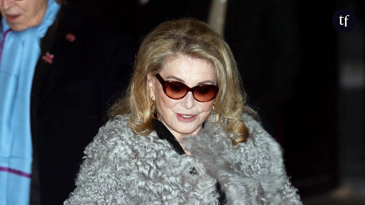 "Elle a tellement minci !" : Catherine Deneuve iconique à ce défilé mais les internautes ne commentent que son physique