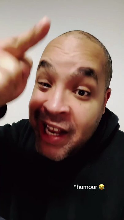 C'est la moindre des choses 🤣 ( ceci est une mise en scène humoristique, respect à toutes les femmes) #humour #couple #Couplegoals #parodie #créole #kreyol #972 #martinique