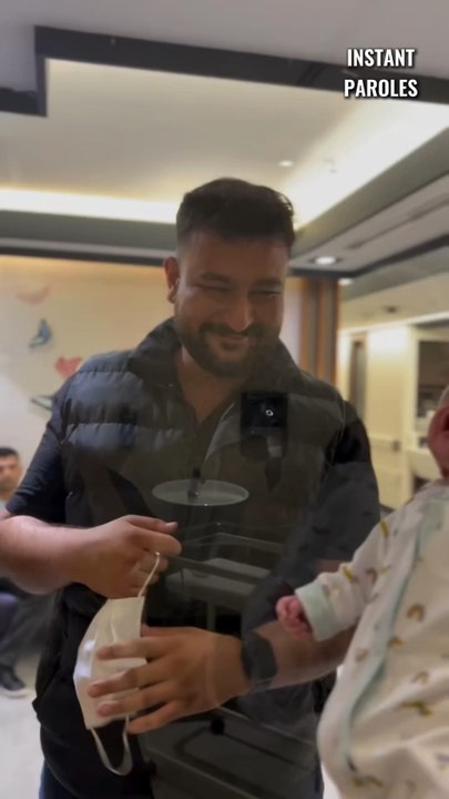 Ce père voit son enfant pour la toute première fois