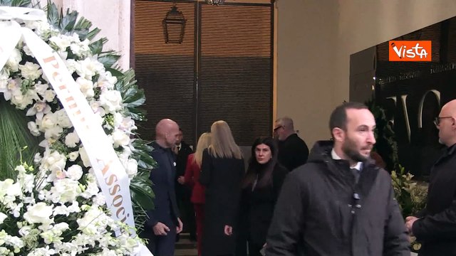 Donatella Versace alla camera ardente di Valentino a Roma