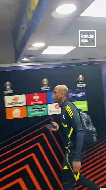 Fenerbahçeli futbolcular stattan üzgün ayrıldı