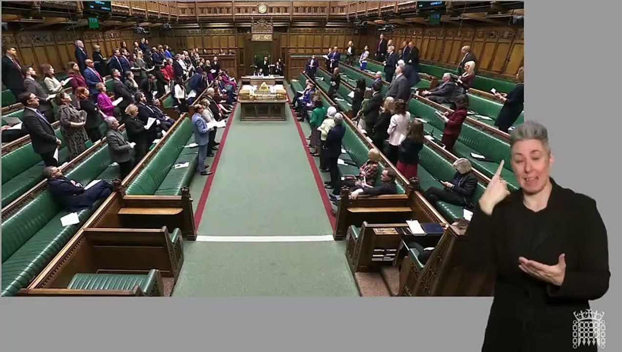 MP Damian Hinds quizzes minister on social medi...