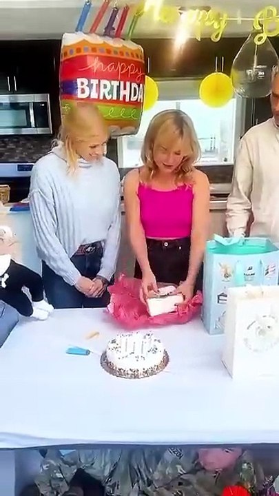 Emotional homecoming surprise, watch this heartwarming moment!🤩🥹🥰