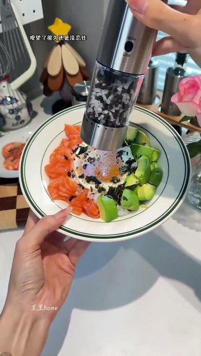 Electric Salt and Pepper Grinder Set with Adjustable Coarseness & Digital Display