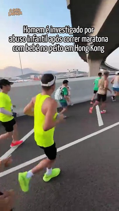 Homem é investigado por abuso infantil após correr maratona com bebê no peito em Hong Kong