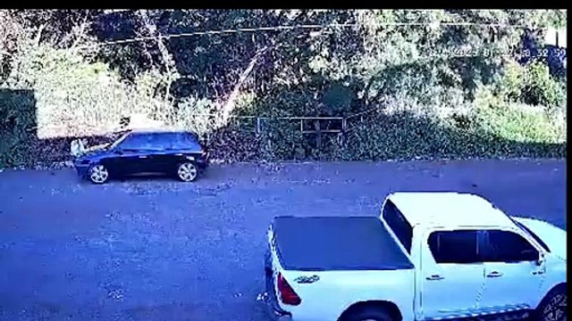 Imagens mostram ladrão abandonando Hilux pouco após o furto em Cascavel