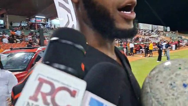 Bryan de la Cruz recibe yipeta cero kilómetros por premio al Jugador Más Valioso