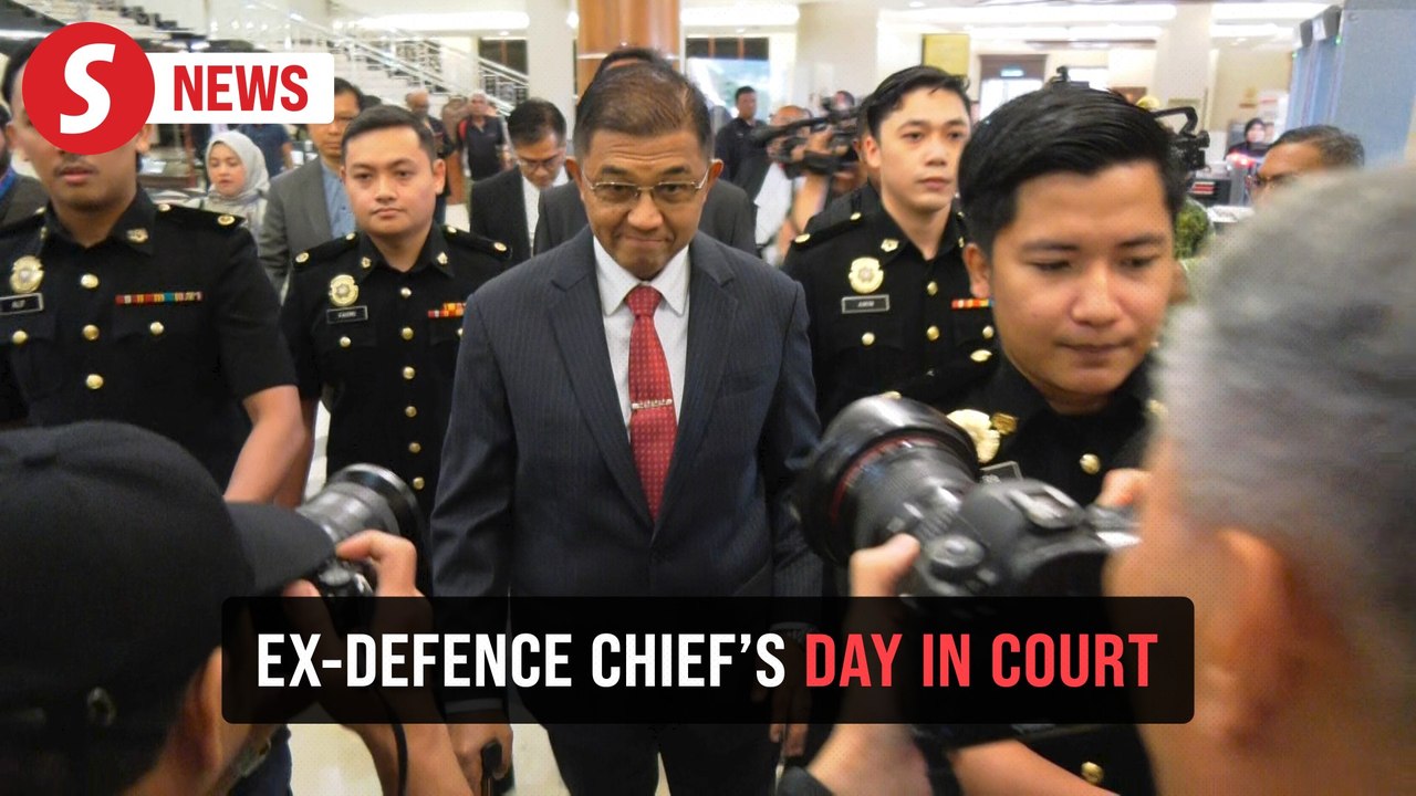 Former defence chief Mohd Nizam arrives at cour...