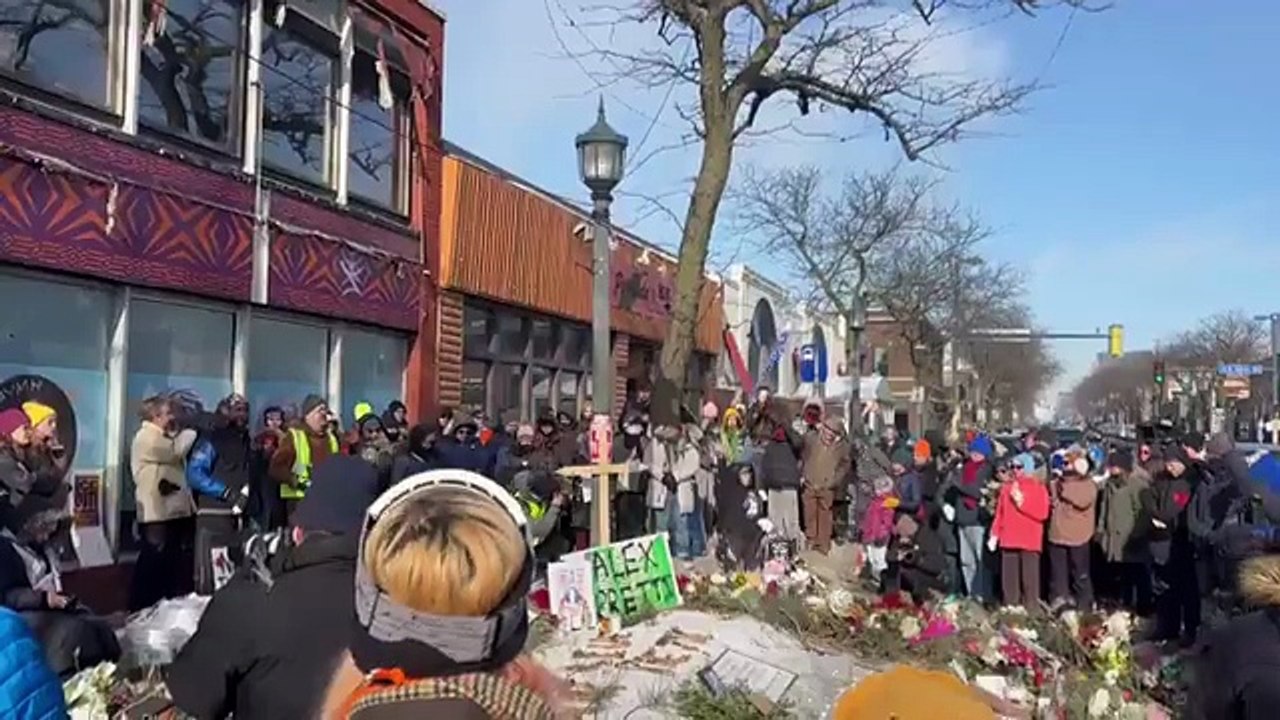 🇺🇸 Des infirmiers et infirmières ont pris la parole lors du mémorial dédié à Alex Pretti, l’infirmier de soins intensifs tué par des agents fédéraux.