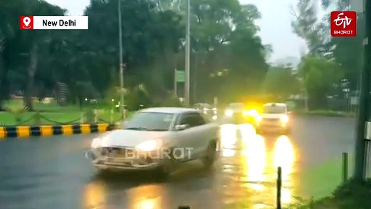 Delhi-NCR Gets First Rain Of the Year, Winter Chill Returns; Slight Relief From Pollution