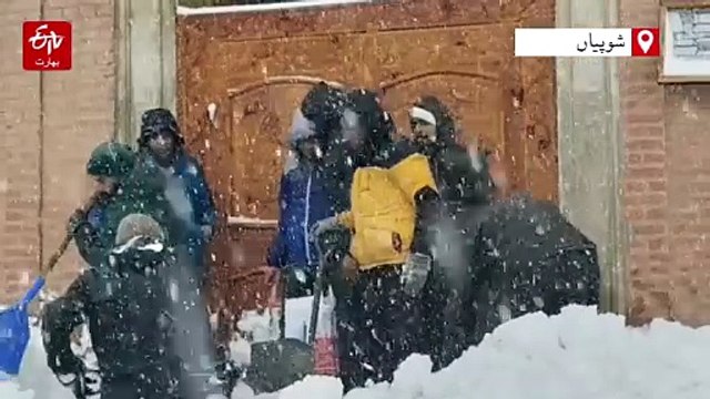 کشمیر، خطہ چناب میں برفباری سے معمولات زندگی متاثر، برف ہٹانے کا کام جاری