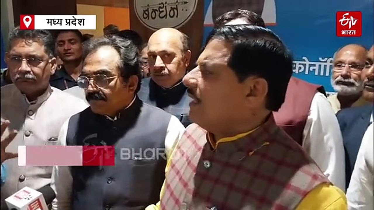 उज्जैन में दो समुदायों में तनाव के बाद घरों में घुसकर तोड़-फोड़, उपद्रवियों ने बसें और दुकानें फूंकी