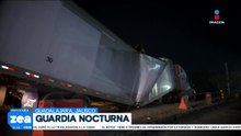 Tráiler termina vencido por la carga que transportaba en Chapala
