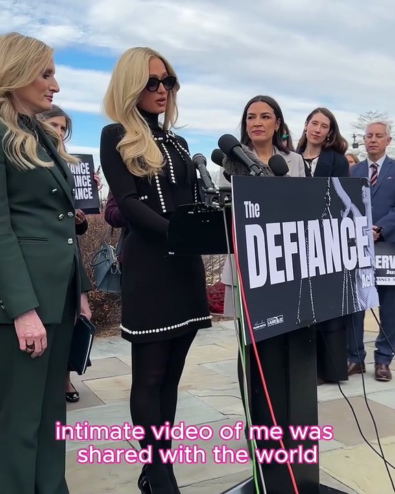 Paris Hilton fuori da Capitol Hill a Washington: "La manipolazione a sfondo sessuale di immagini reali attraverso l'Ai è un'epidemia"