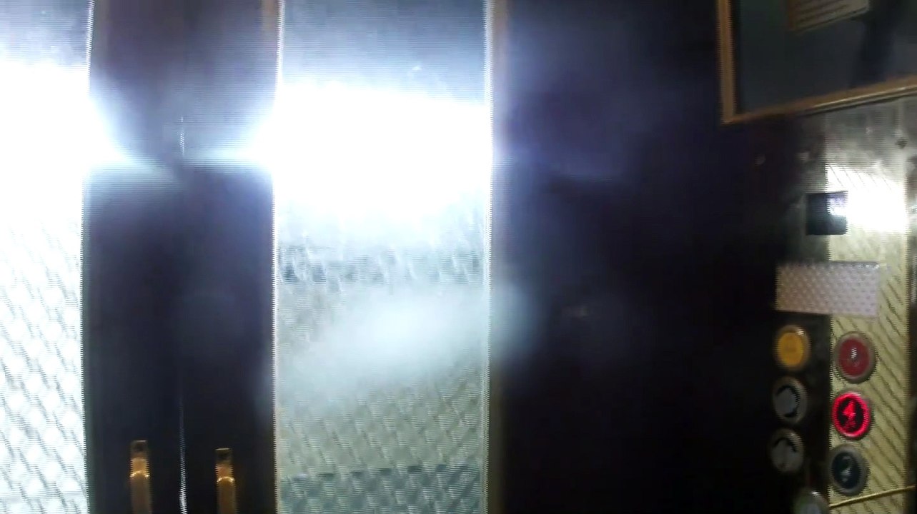 worse & dangerous 50s old elevator 1 speed in fatih istanbul