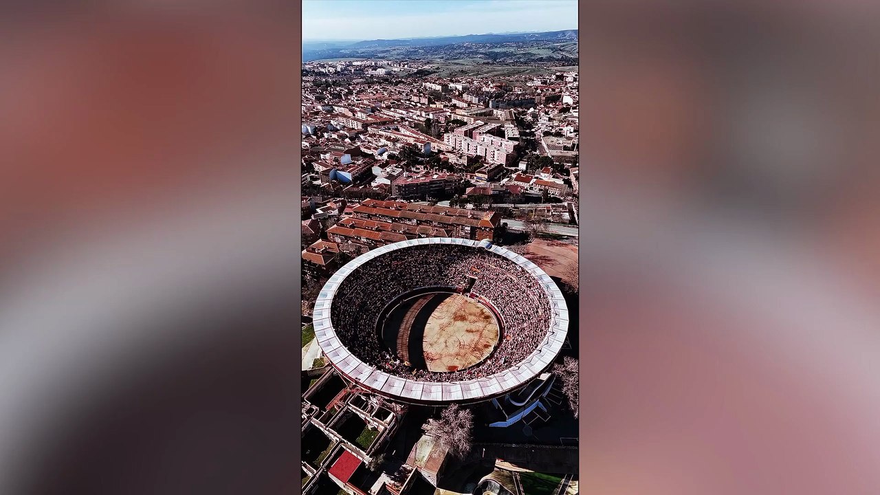 La espectacular presentación de Campagnolo y Bautista… ¡en una plaza de toros!