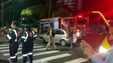 Carro tomba e condutor fica gravemente ferido após colisão na Praça do Japão, em Umuarama 1