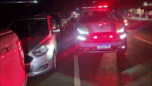Transitar multa condutores por estacionarem em via usada pelo transporte público na Tito Muffato