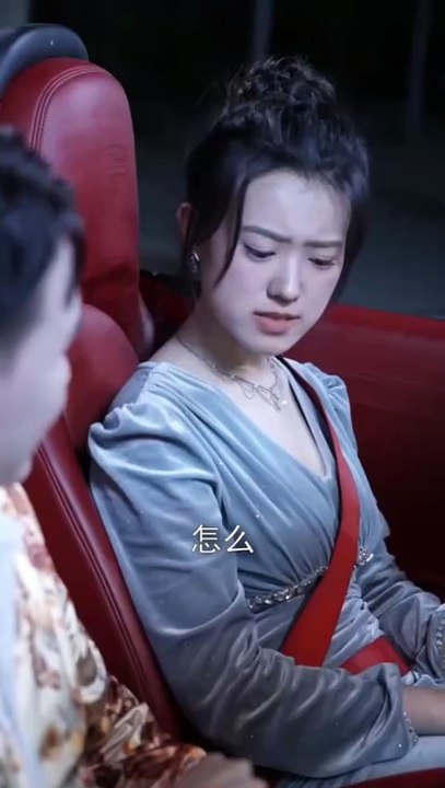 Chinese Short Drama The doctor has the power to corrupt.