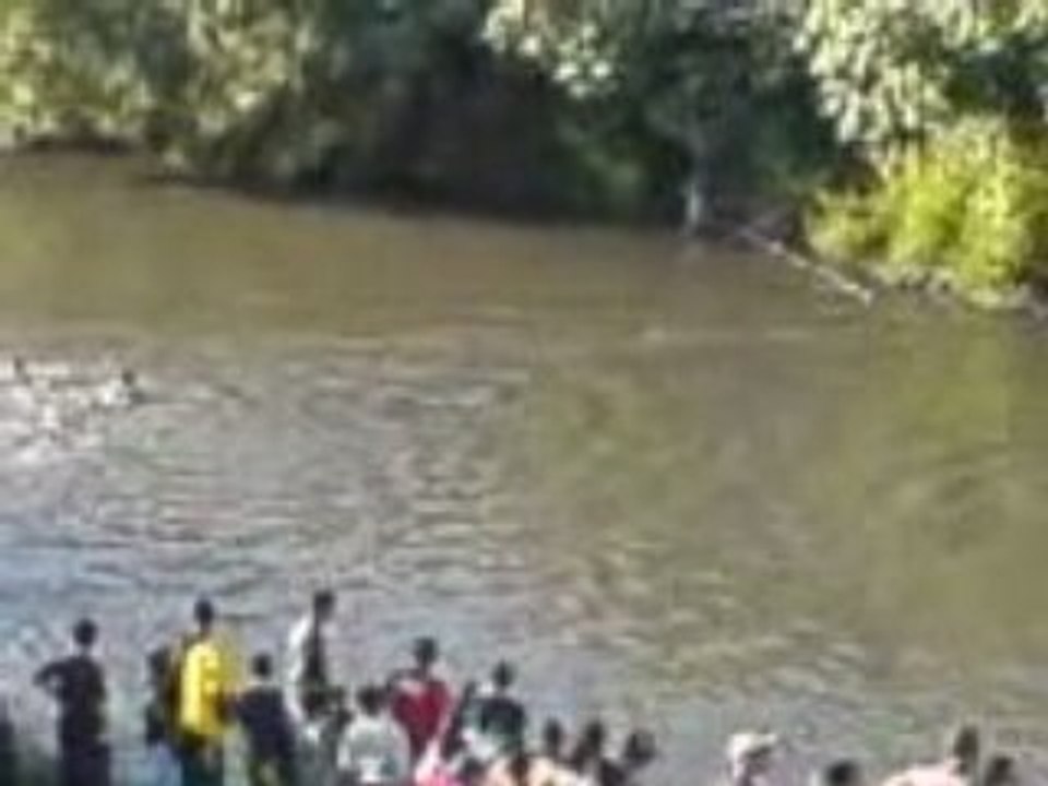 des nageurs harrachi fi oued al harrach