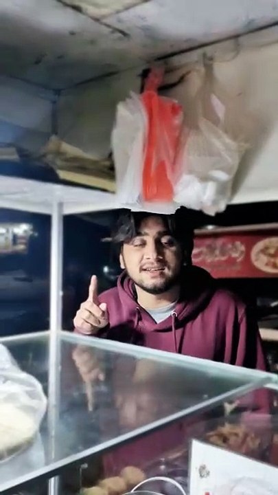 fries mahngay par gaye | itna to paisa bhi nahi hain #funnyvideo #trendingvideos #viralvdeos #desicomedey #urducomedey #pakistanicontent #funny #mostwatchvideos