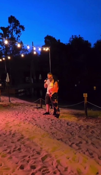 Se casan Julieta Nair Calvo y Andrés Rolando: el emotivo video de la propuesta frente a su familia