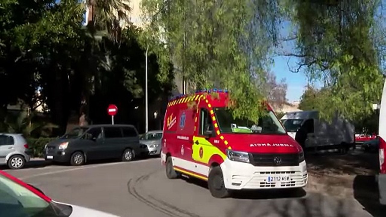 Un hombre fallecido y 19 heridos en un incendio de una vivienda en València