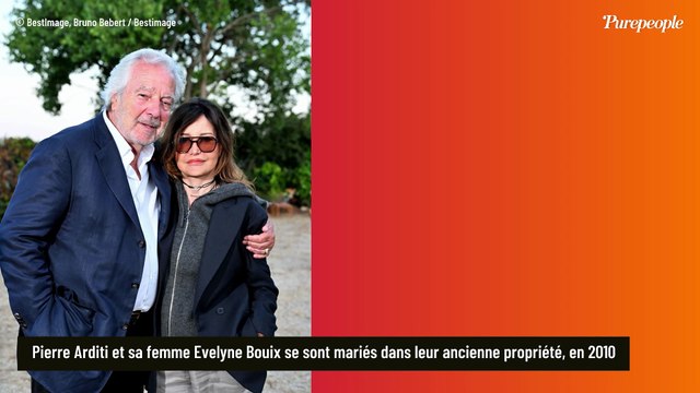 Pierre Arditi installé loin de l'agitation parisienne : avec sa femme Evelyne Bouix, il possède une maison dans une région attractive