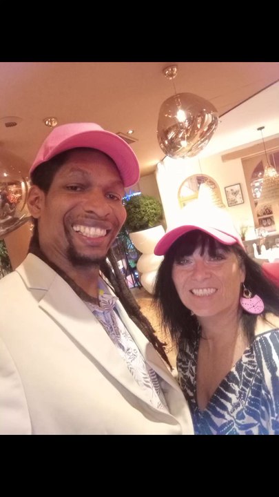 Bonjour. Merci beaucoup a toute l' équipe du Restaurant Le Mas des Oliviers. Merci au public. A bientôt