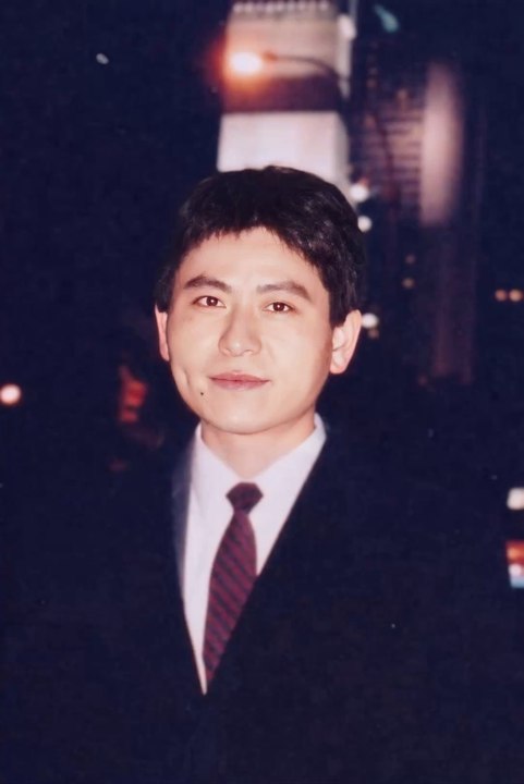 Recalling the past days when Nelson Wang first arrived in the United States. Old photos from twenty-five years ago have been transformed into several videos. January 24, 2026, Grok
