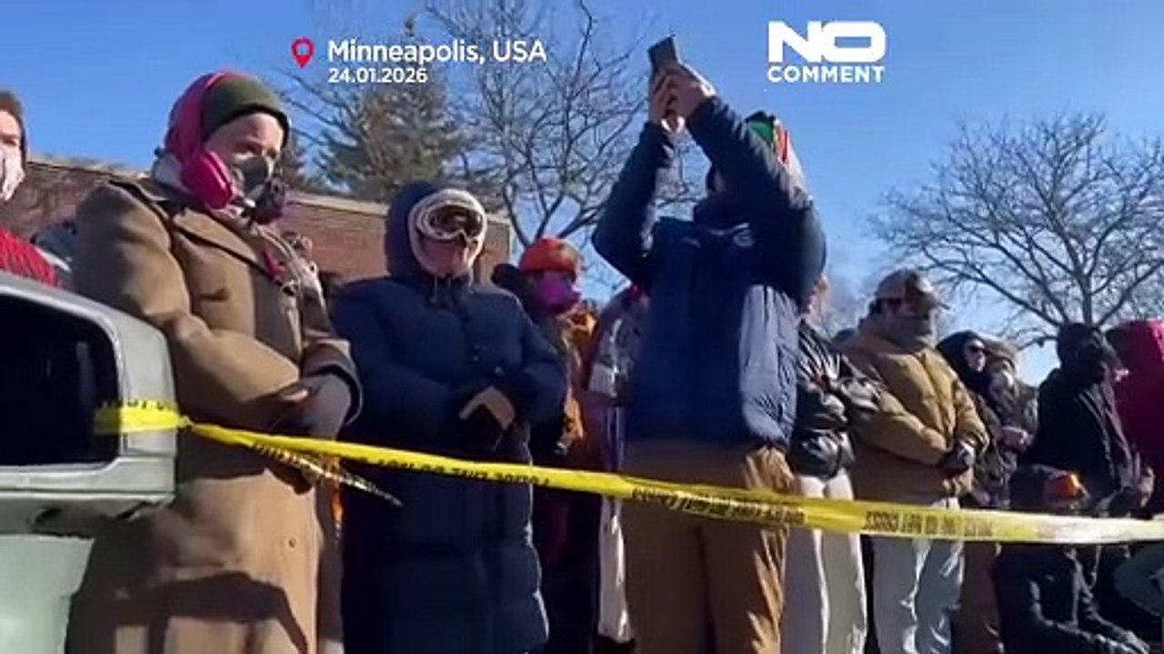 Reúnem-se centenas em homenagem a Alex Pretti, morto por agente fronteiriço em Minneapolis