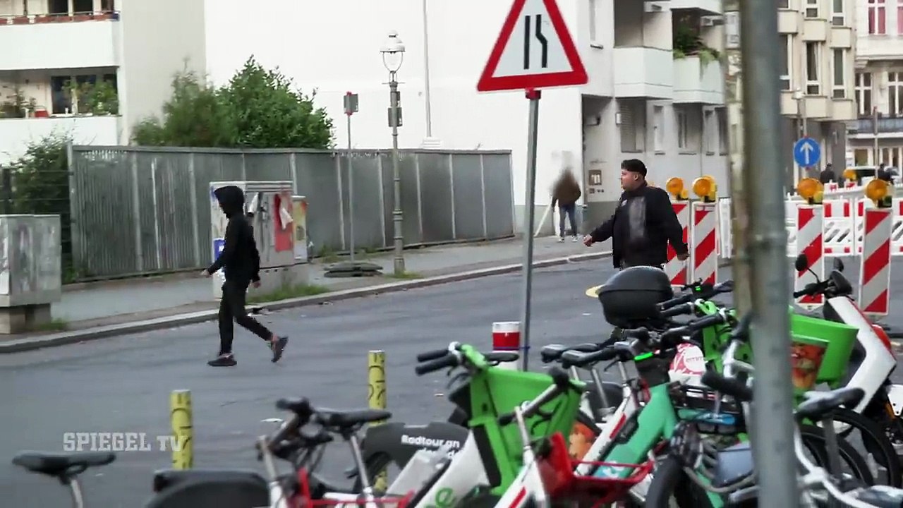 #teurerwohnen  lärm, müll und Übergriffe – stress mit dem »sozial-hotel«   spiegel tv