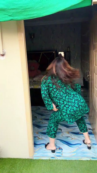 She Viral Dance