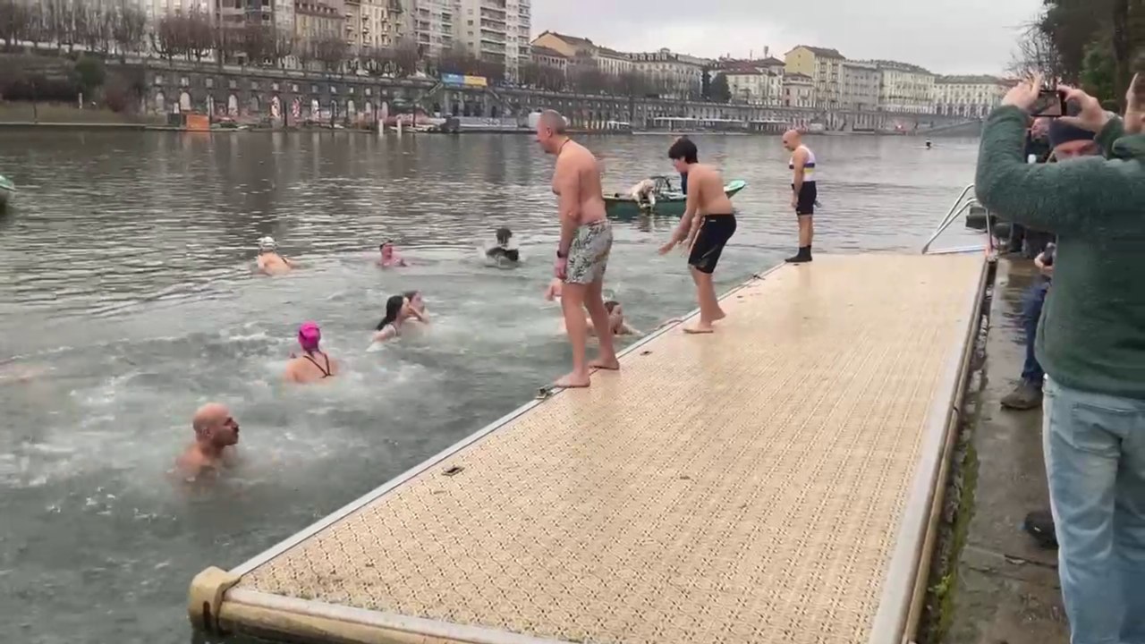 Cimento Invernale a Torino, gli Orsi Polari hanno sfidato il Po gelido