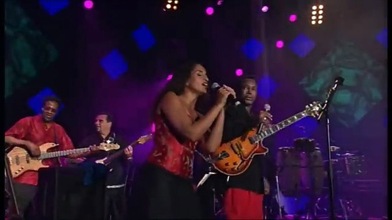 George Benson & Noa perform This Masquerade