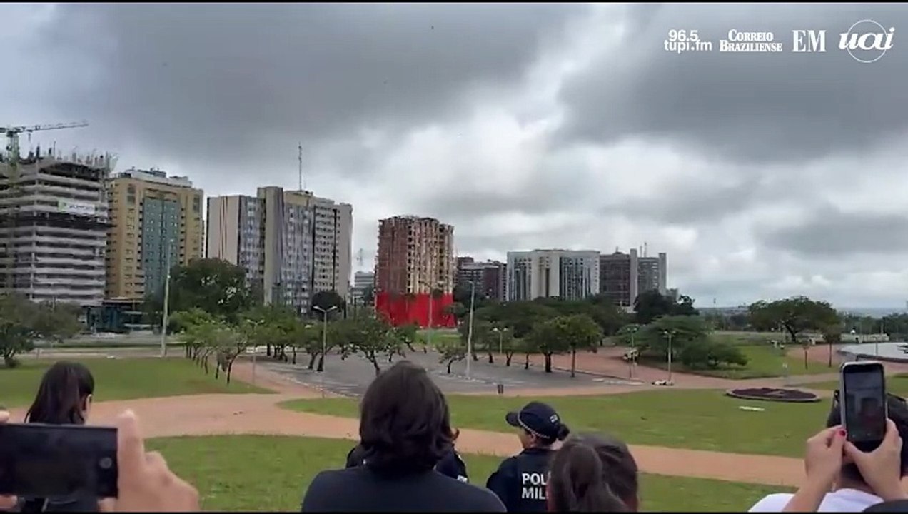 Torre Palace Hotel vai ao chão