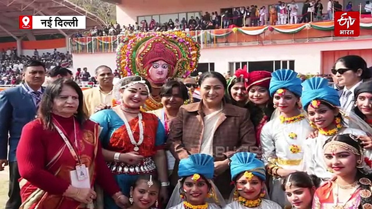 गणतंत्र दिवस समारोह में स्कूली छत्रसाल स्टेडियम में छात्रों ने प्रस्तुति से बांधा समां, CM रेखा गुप्ता हुईं गदगद