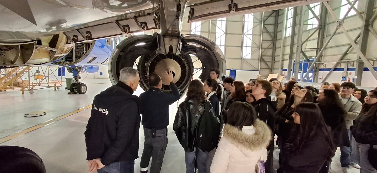 Progetto LaNuova@scuola, gli studenti del Gramsci all'aeroporto di Olbia-Costa Smeralda