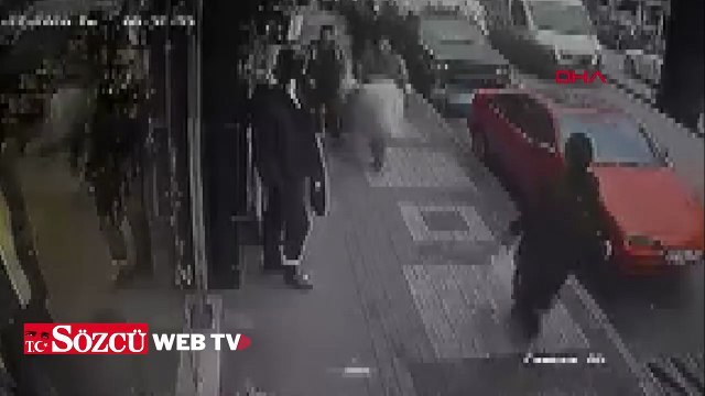 Mağaza önündeki kıyafetleri çaldılar; o anlar kamerada