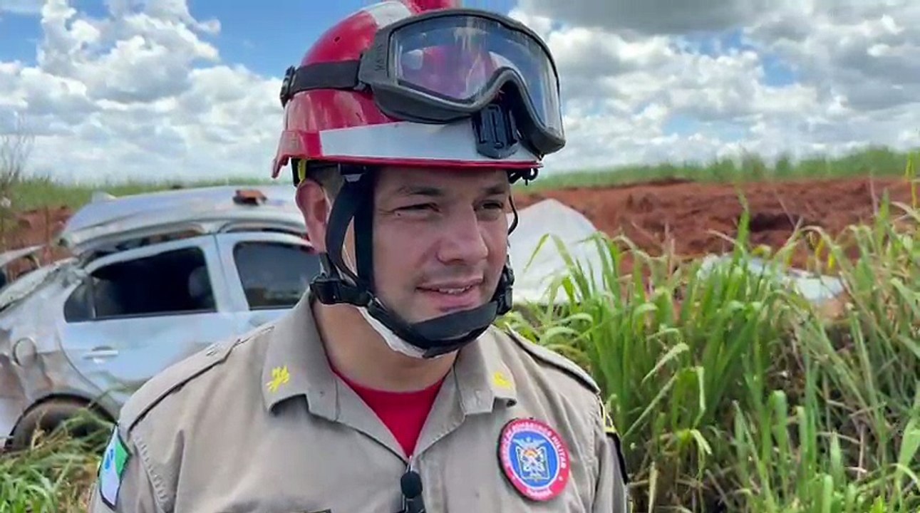 Capotamento na PR-468 deixa motorista ferido na saída para Mariluz