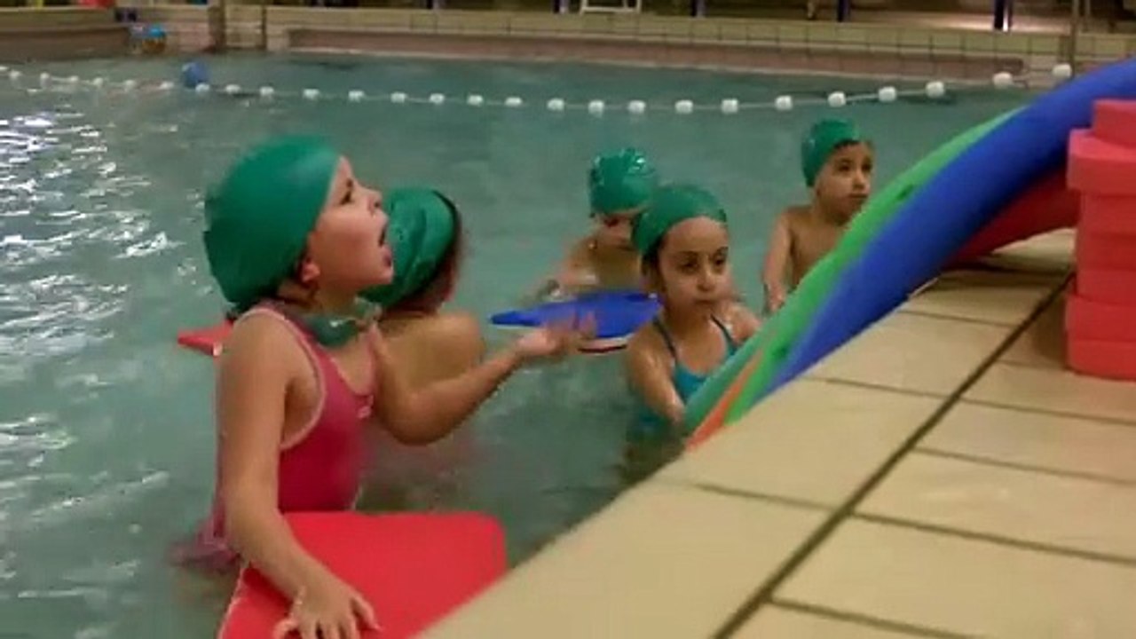 Bains Publics: Trailer HD