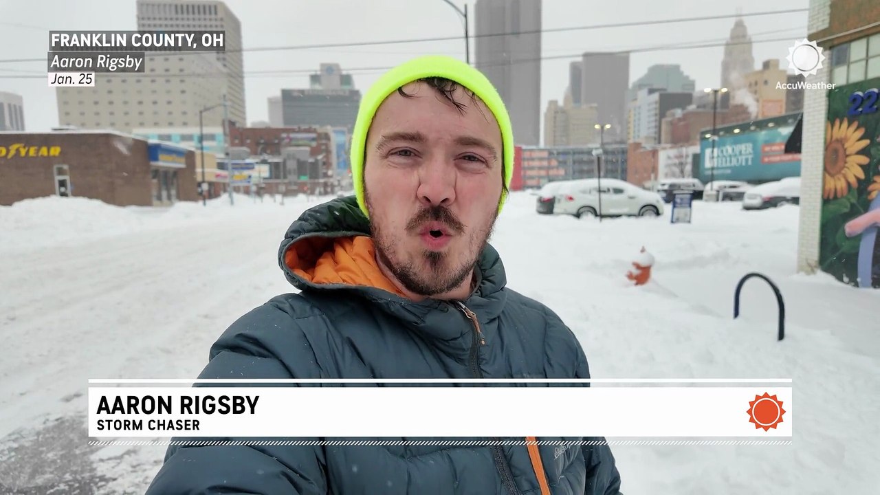 Winter storm leaves vehicles stranded across Ohio as others enjoy the snow