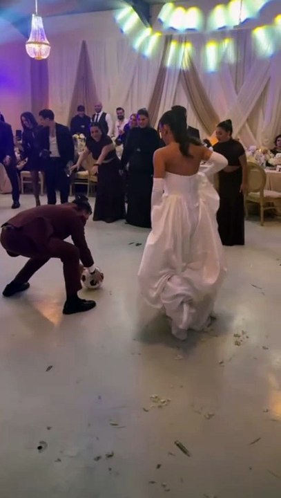 Κατσούλης-Ρουμελιώτη: Το ξέφρενο γαμήλιο πάρτι, το γκολ της νύφης στον γαμπρό και τα δάκρυα του Σάκη