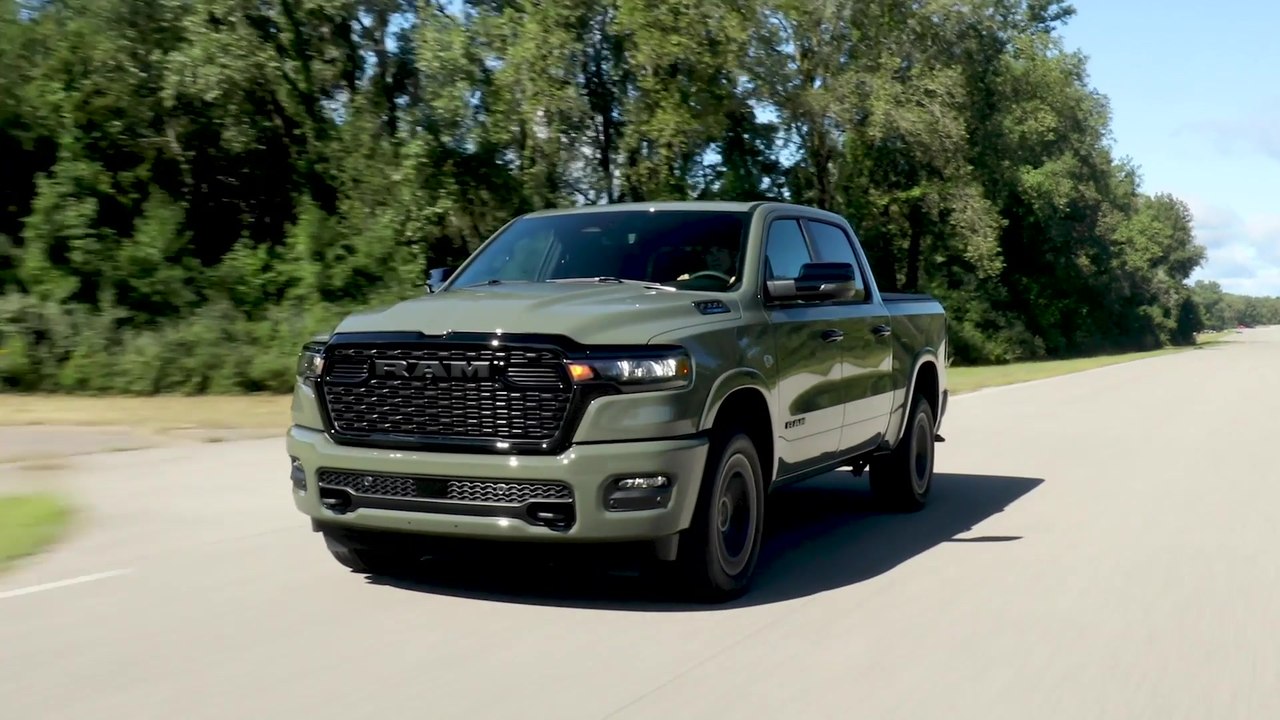 2026 Ram 1500 Big Horn 5.7-liter HEMI® V-8 eTorque Driving Video