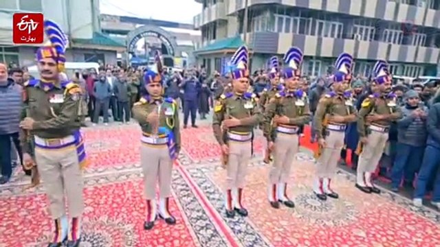 وادی کشمیر میں یوم جمہوریہ کی تقریبات: حکومت نے ریاست کا درجہ دینے کے مطالبے کا اعادہ کیا، سیاحوں کو کشمیر آنے کی دعوت دی
